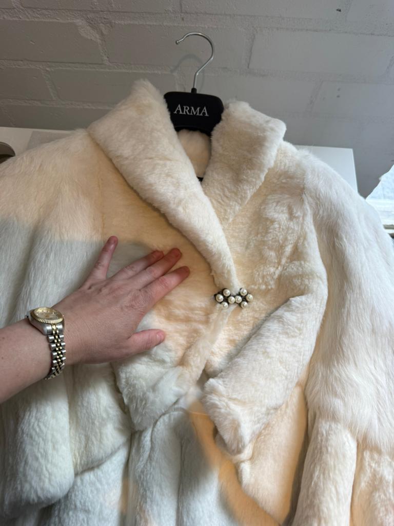 Witte Faux Fur Jas - Elegant & Warm, Verzenden, Nieuw, Maat 42/44 (L), Wit