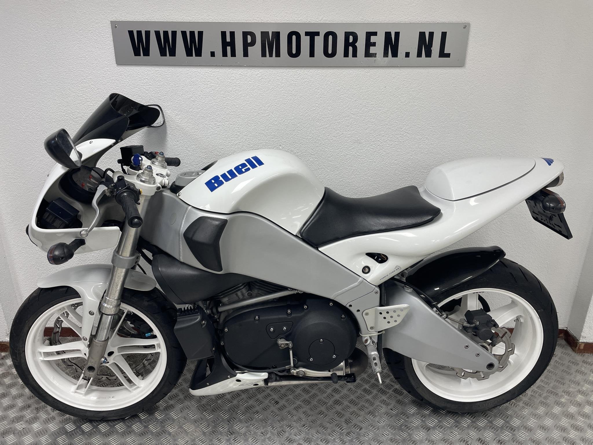 Buell XB9 XB 9 R XB9R FIREBOLT WHITE EDITION BOVAGGARANT, Laan van Vredenoord 33
2289 DA  Rijswijk, NL, H-DCUSTOMERSERVICE@Harley-Davidson.com