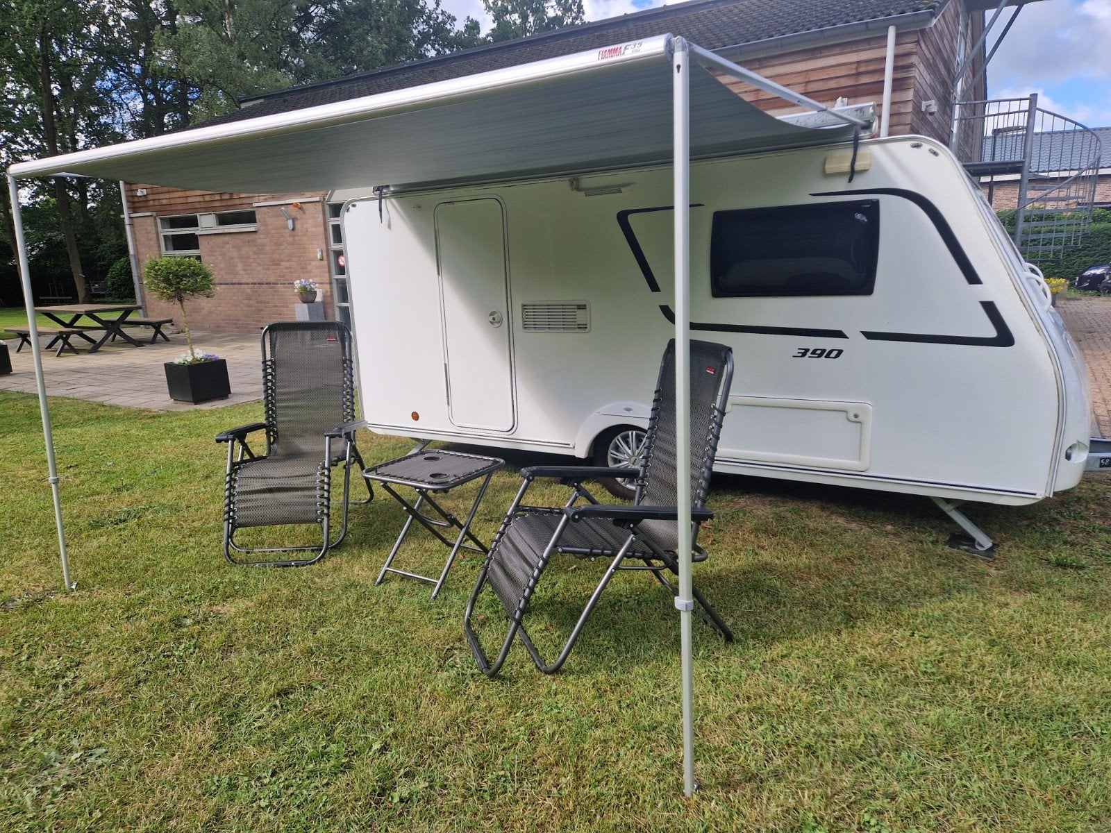 Trigano 390 caravan 750 kg met gratis buitentent, Caravans en Kamperen, Caravans, Particulier, 500 - 750 kg, Tot en met 4, Luifel