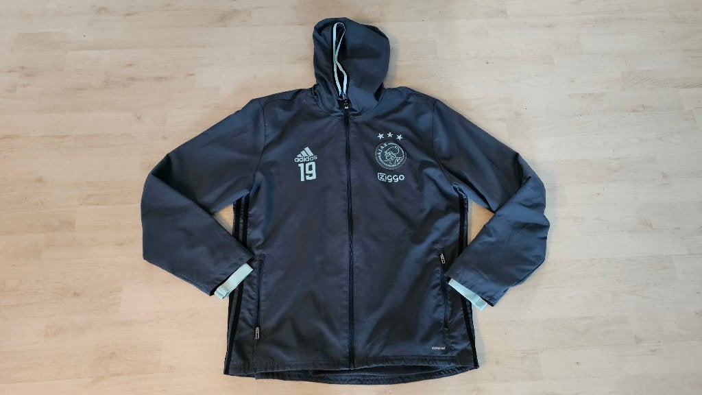 Ajax Trainingsjas! Seizoen 16/17! Sponsor. 19 Cassierra!, Kleding | Heren, Ophalen of Verzenden, Zo goed als nieuw, Rood, Voetbal