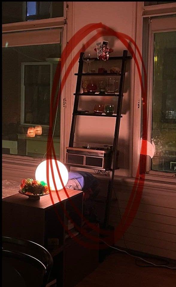Hoge trap kast zwart, Ophalen, Met plank(en), Minder dan 50 cm, Gebruikt