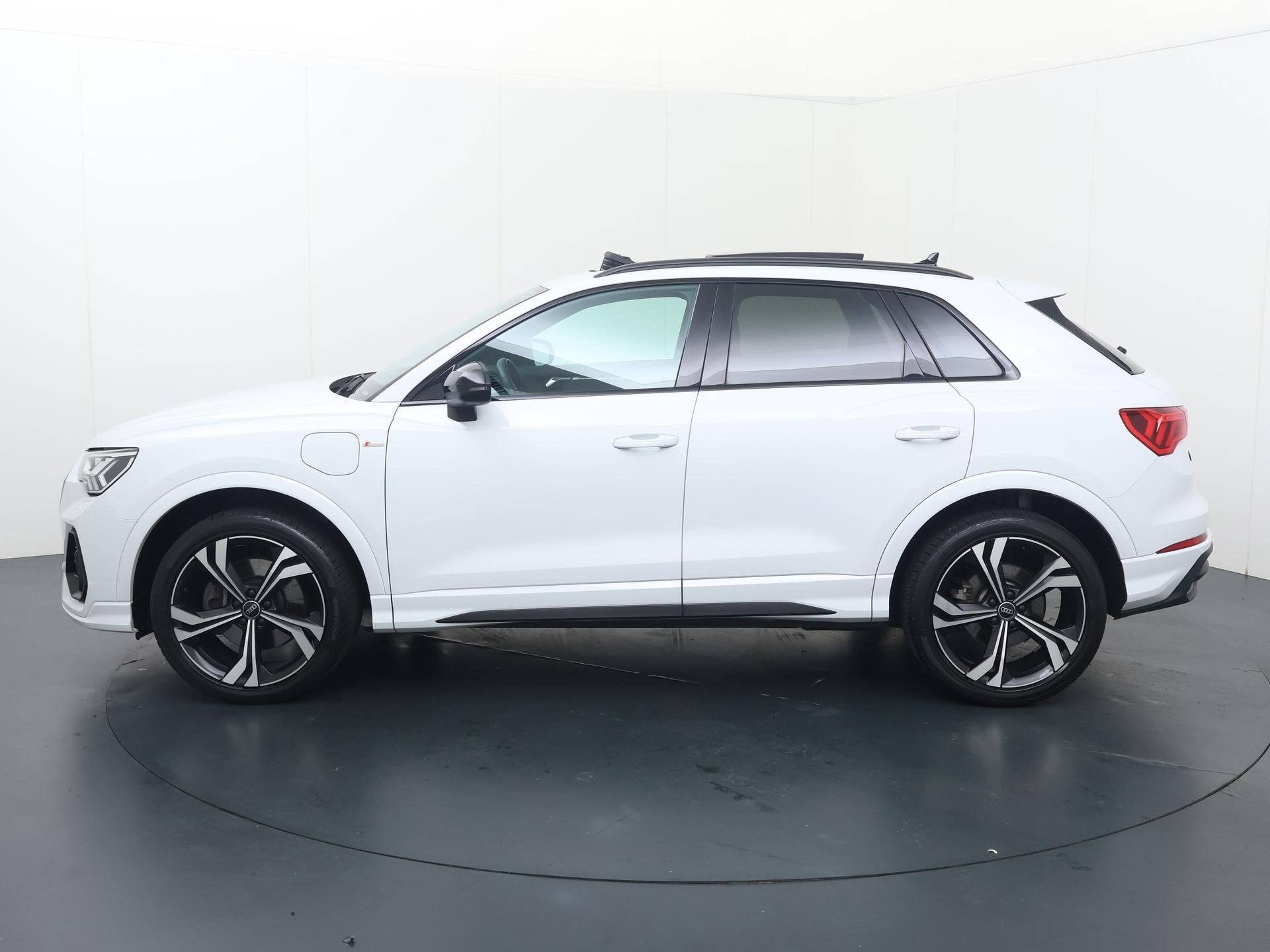 Audi Q3 45 TFSI e S edition | 245 PK | SoH 92% | Trekhaak |, Auto's, Audi, Gebruikt, Met garantie (alle), Wit, Hybride Elektrisch/Benzine
