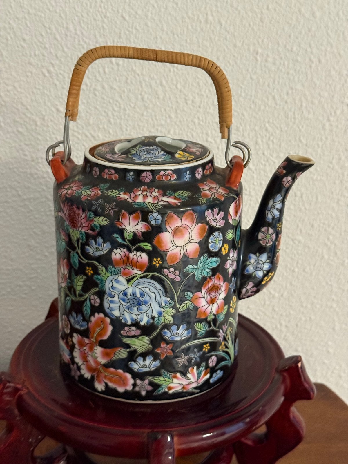 Antieke Chinese theepot met bloemmotief en bamboe handvat, Ophalen
