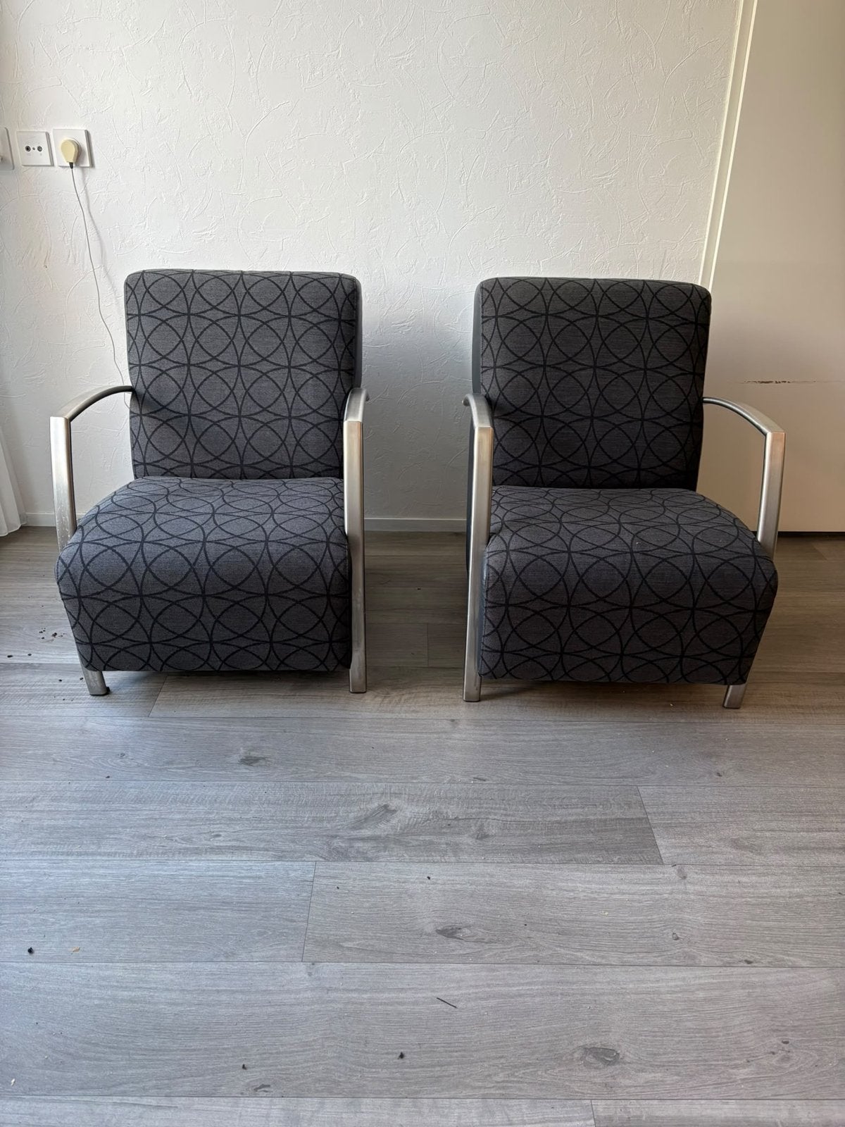 Set van 2 comfortabele fauteuils met metalen armleuningen, Ophalen, Gebruikt, Twee, Stof