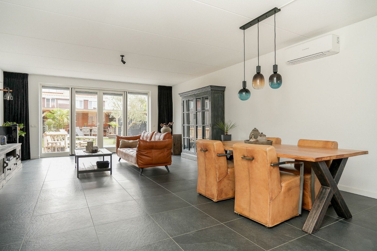 massief teakhouten eettafel met 4 buffel leren stoelen, Huis en Inrichting, Tafels | Eettafels, Ophalen, Gebruikt, 200 cm of meer