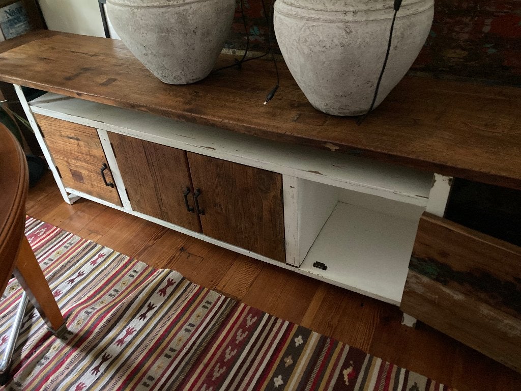 Robuust houten tv-meubel/dressoir met opbergruimte, Huis en Inrichting, Tafels | Sidetables, Gebruikt, Landelijke, robuuste stijl