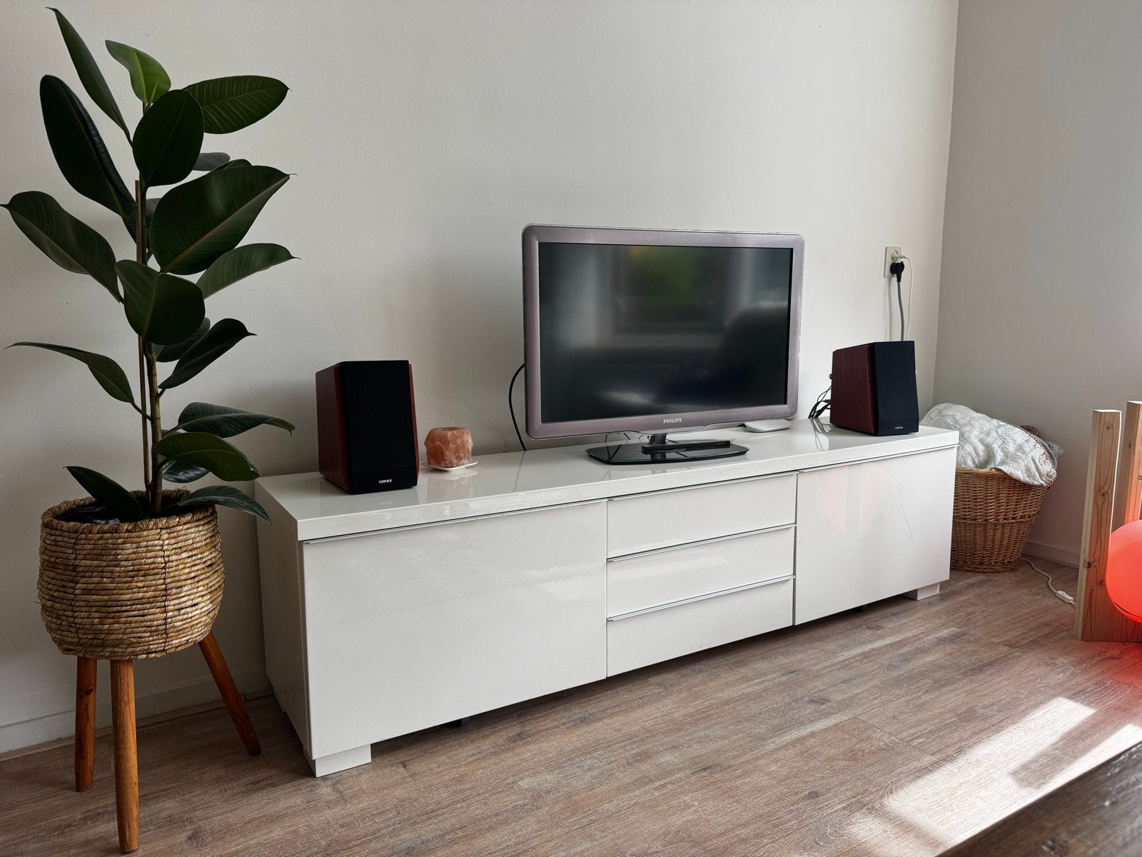 IKEA TV meubel hoogglans wit, Ophalen, Kunststof, Gebruikt, 150 tot 200 cm
