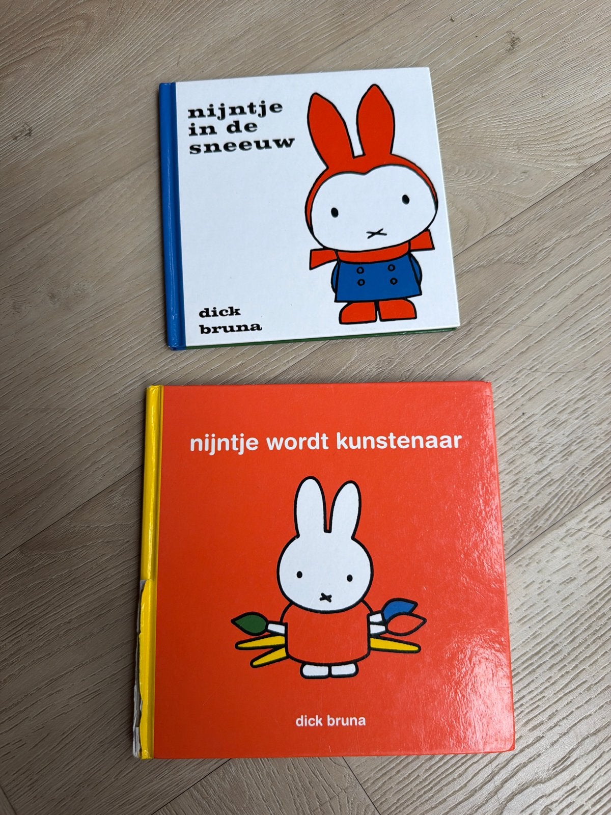 Nijntje boeken: Nijntje in de sneeuw & Nijntje wordt kunsten, Boeken, Kinderboeken | Baby's en Peuters, Gelezen, 1 tot 2 jaar