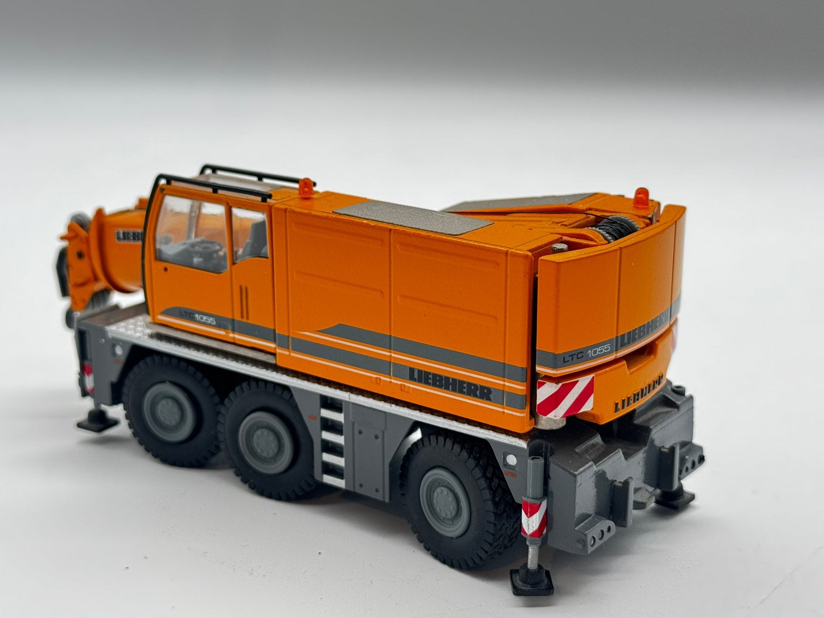 CONRAD LIEBHERR LTC 1055