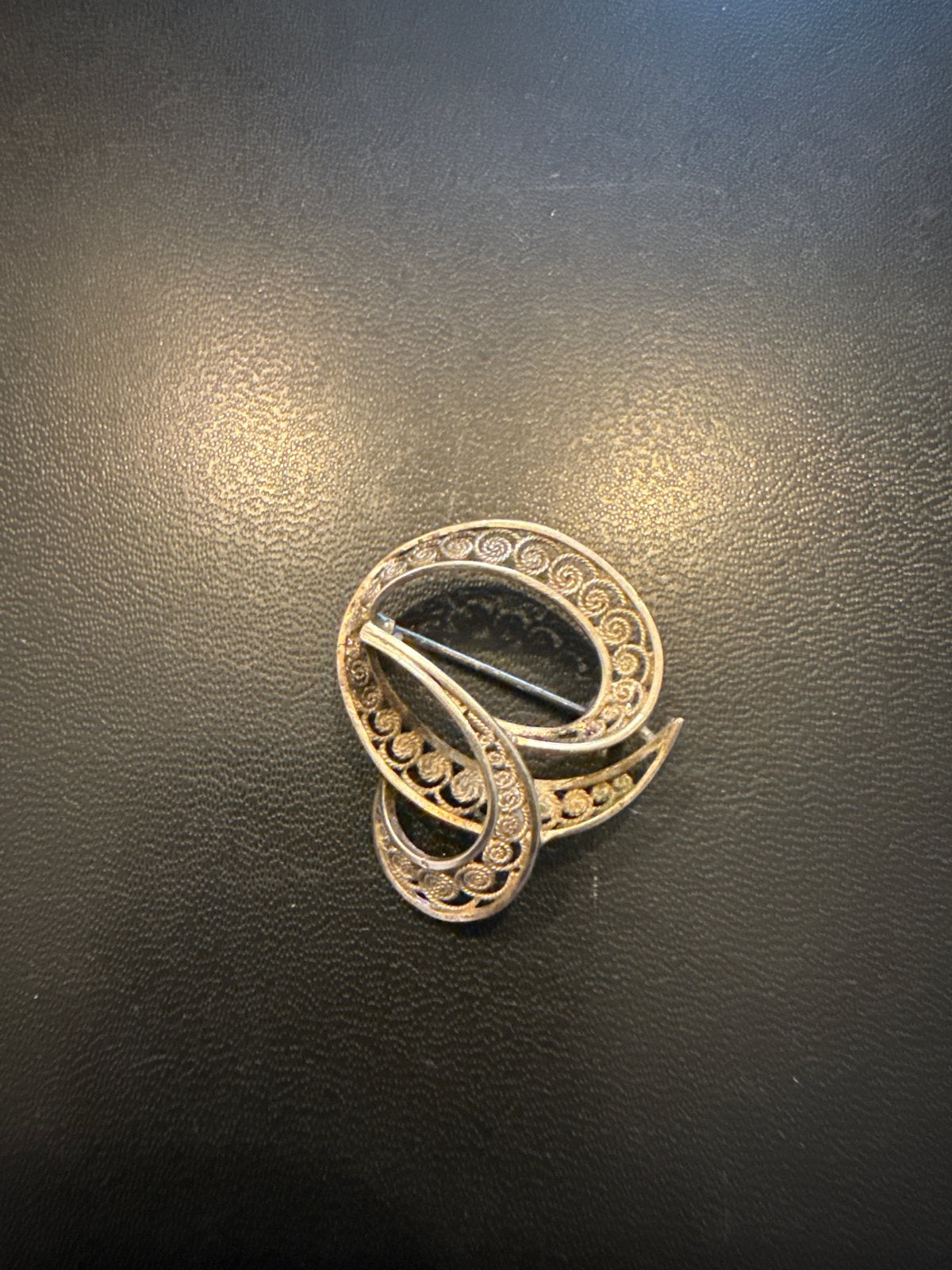 Vintage Broche Zilverkleurig Filigraan Design, Ophalen of Verzenden, Gebruikt, 4 tot 7 cm, Zilver
