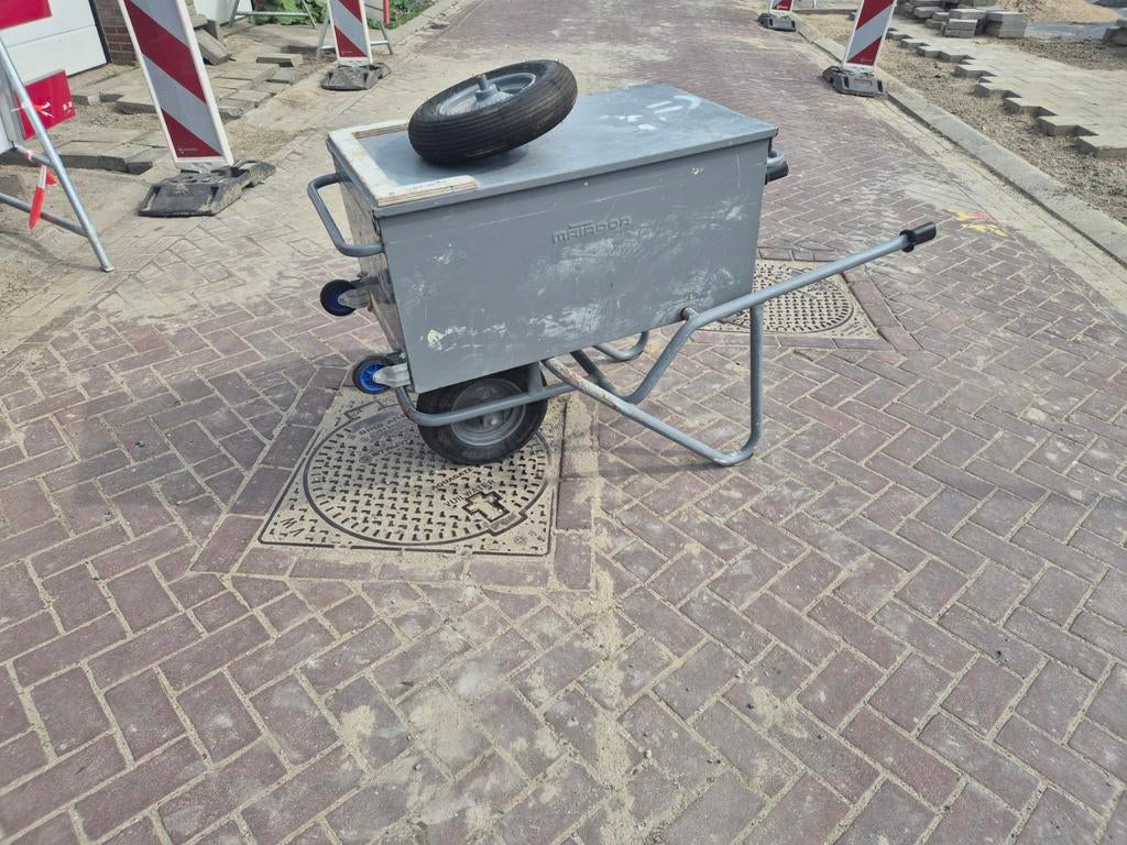 Kantelbare bouw kruiwagen met extra band, Ophalen, Gebruikt