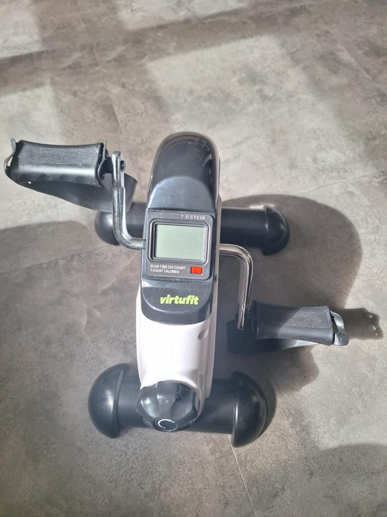 VirtuFit Stoelfiets - Compacte thuistrainer, Ophalen