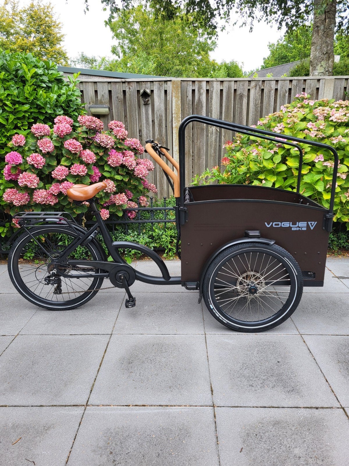 Vogue Carry 3 Bakfiets (2023) met regenhuif en certificaat, Fietsen en Brommers, Fietsen | Bakfietsen, Ophalen