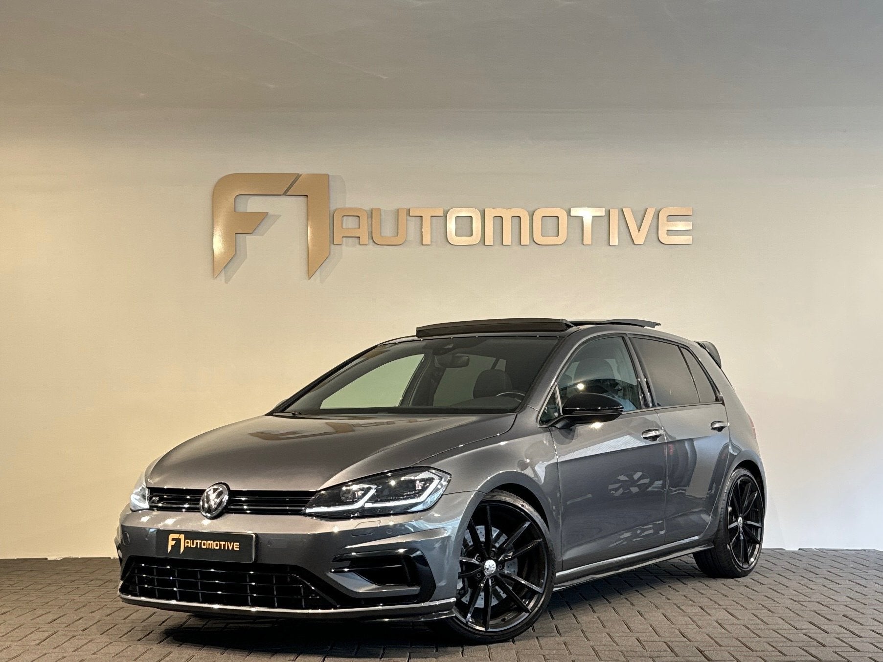 Volkswagen Golf 2.0 TSI 4Motion R Pano|Keyless|Sfeer|DCC, Automaat, Gebruikt, 4 cilinders, 1984 cc