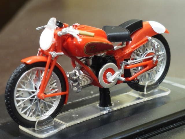 Moto Guzzi Dondolino 1:24, Serviceclientele@altaya.be, Nieuw, Ophalen of Verzenden, Motor
