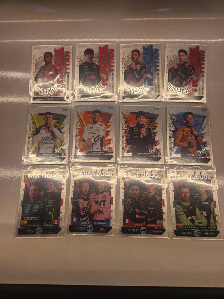 Jumbo box set jb1 jb12 turbo attax f1 2025 inserts antonelli, Ophalen of Verzenden, Nieuw, Meerdere plaatjes