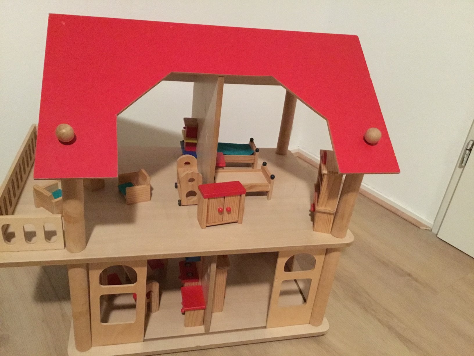 Poppenhuis met meubeltjes, Ophalen, Zo goed als nieuw, Poppenhuis