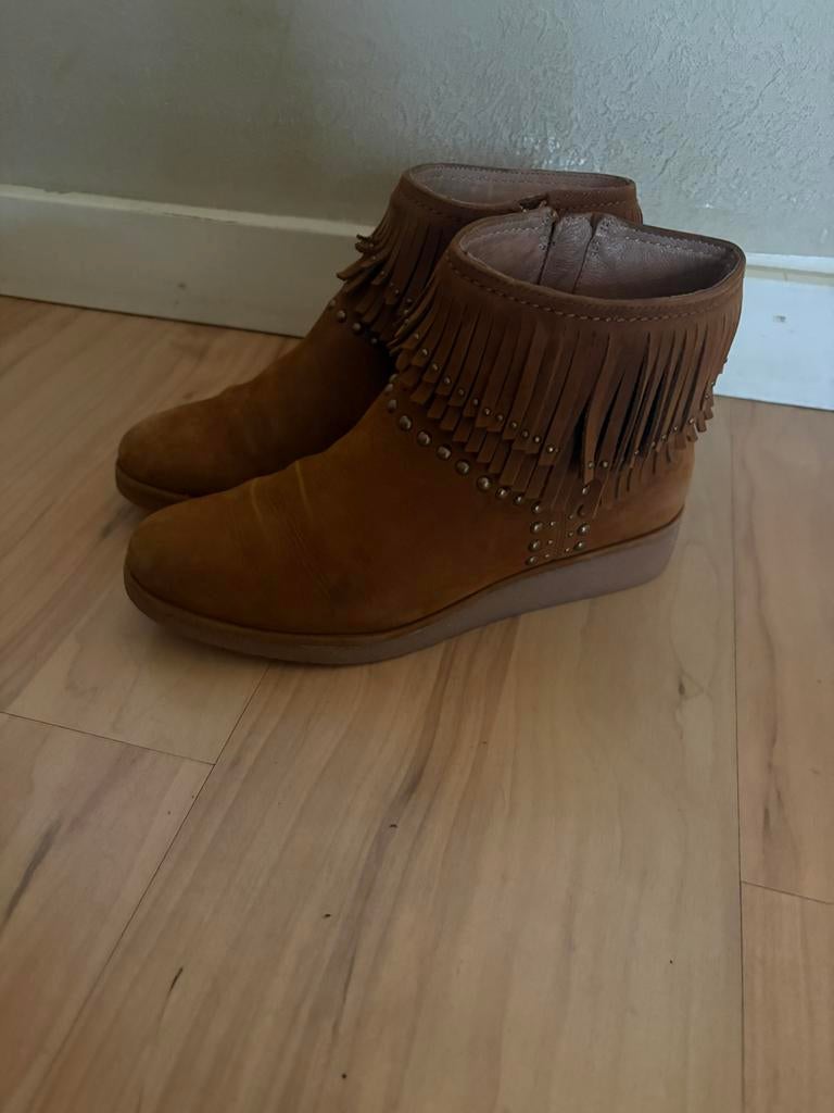 Originele Ibiza Ugg boots met franjes mt 38, Bruin, Lage of Enkellaarzen, Ophalen of Verzenden, Zo goed als nieuw