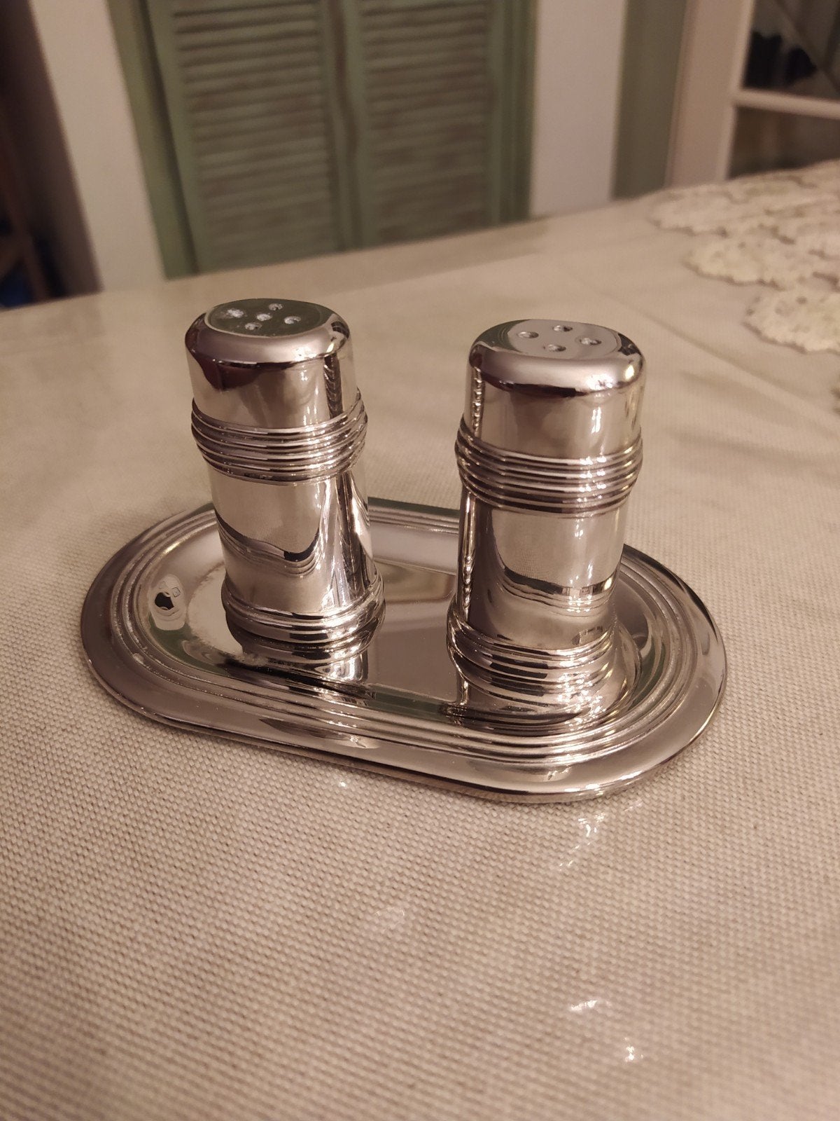 Zilverkleurige zout- en peperstrooierset met dienblad, Ophalen of Verzenden