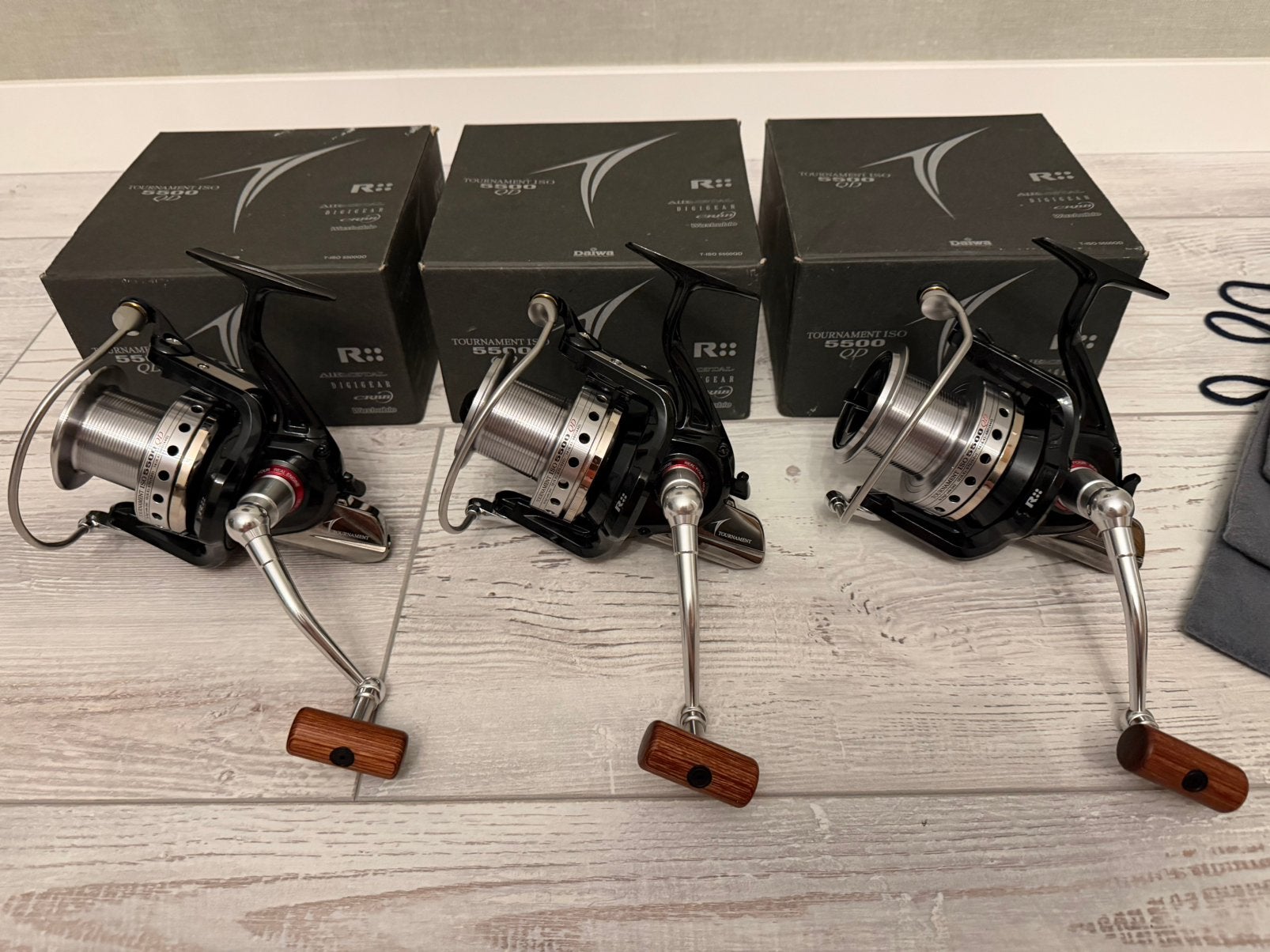 3 x Daiwa Tournament ISO 5500 QD NIEUWSTAAT!, Ophalen of Verzenden, Nieuw, Molen