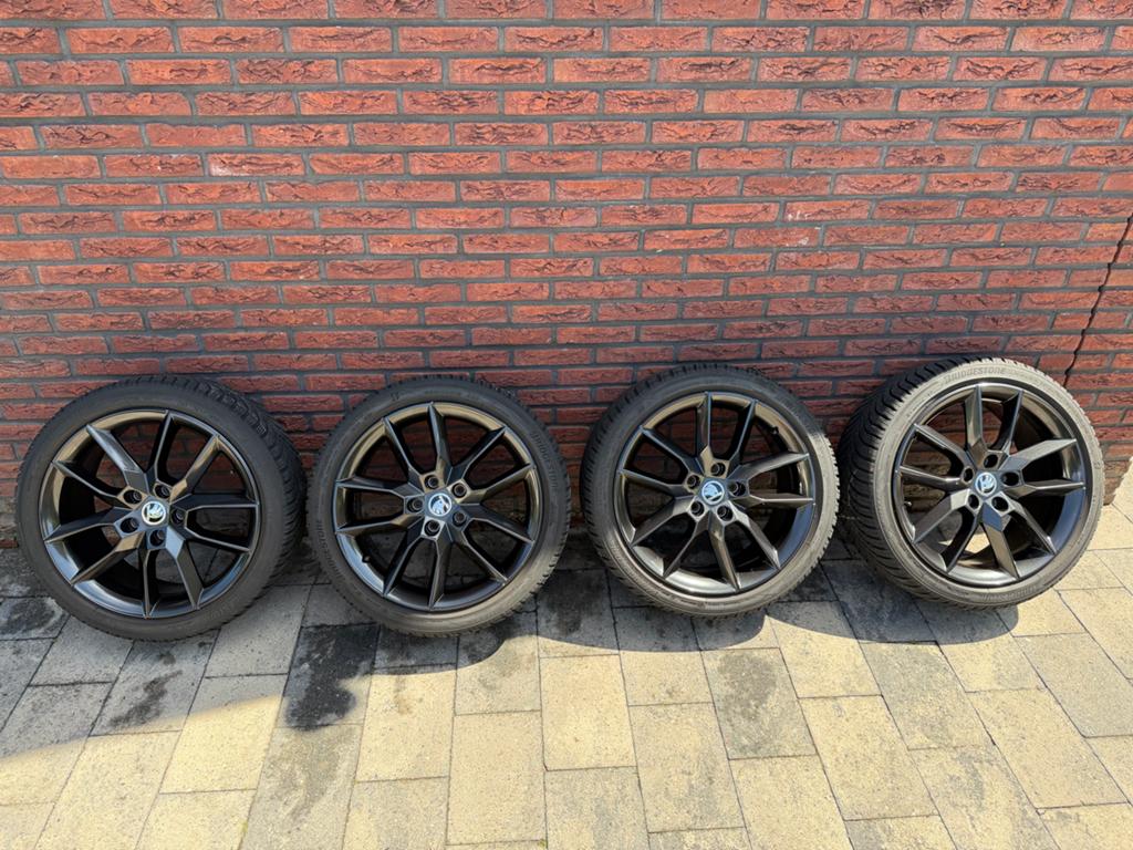 Skoda Gemini 18 inch velgen met Bridgestone winterbanden, Ophalen, 18 inch, Gebruikt, Banden en Velgen