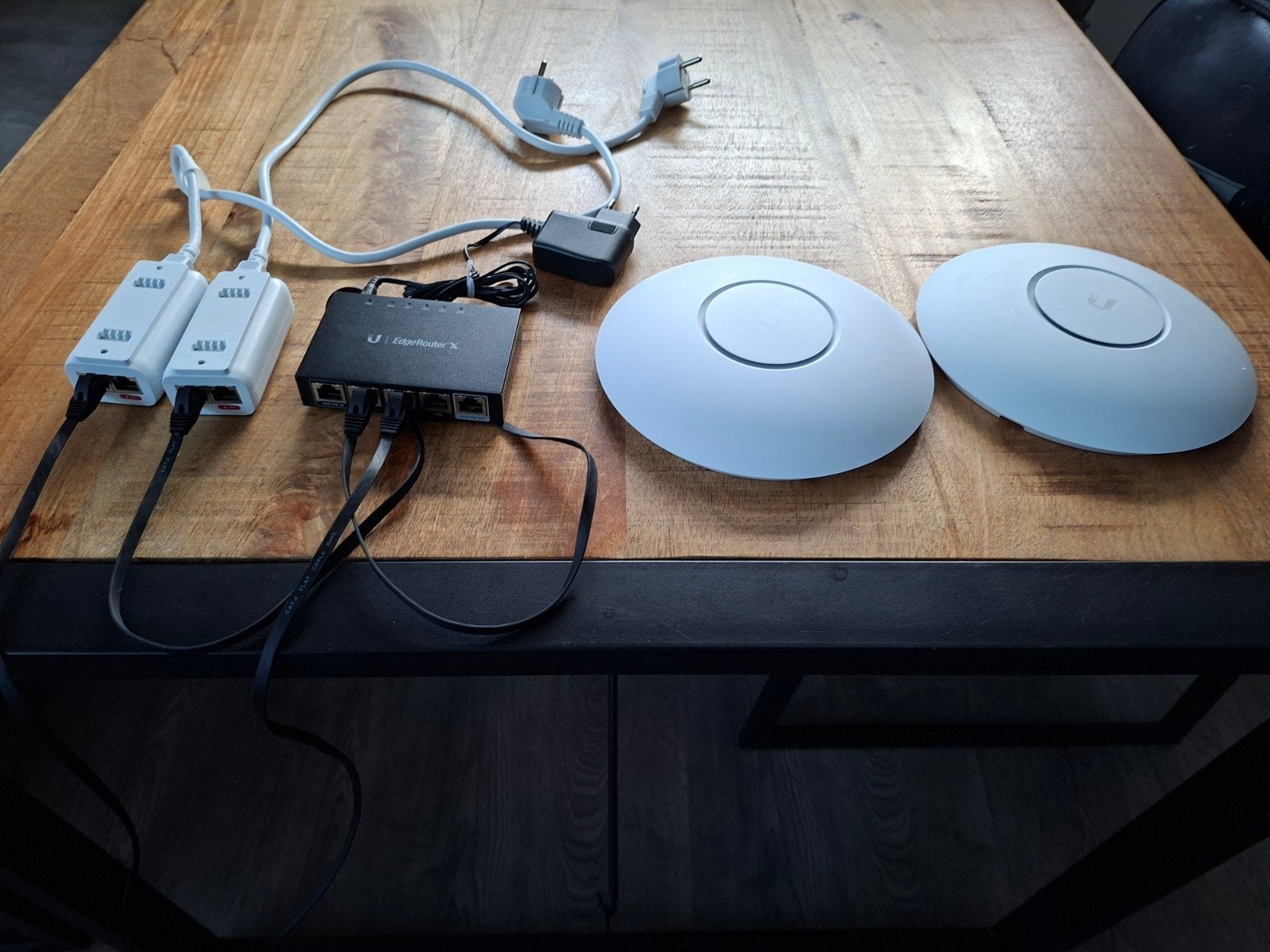 UNIFI WIFI set: 2x AC Pro AP + EdgeX Router, PoE, Cat6, Ophalen of Verzenden, Zo goed als nieuw, Router, Ubiquity
