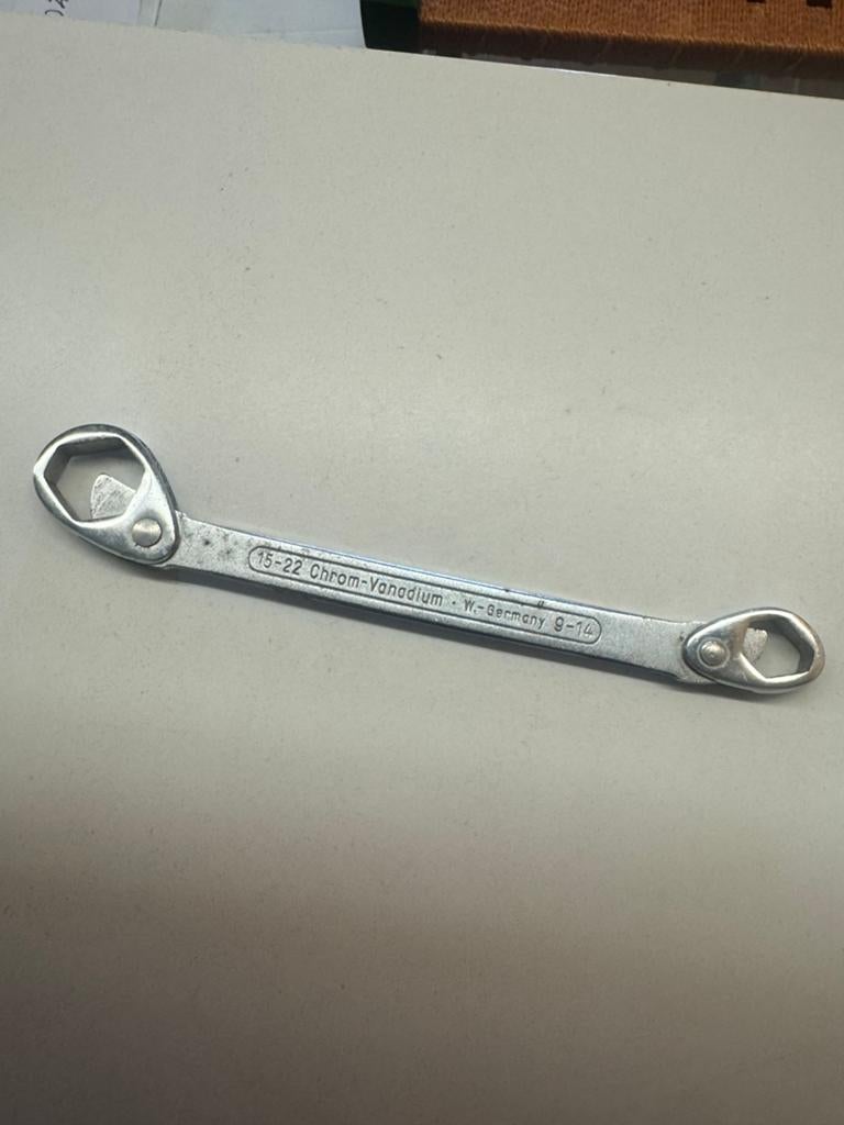 Sleutel merk Brenco (Nr: 2218), Antiek en Kunst, Antiek | Gereedschap en Instrumenten, Ophalen