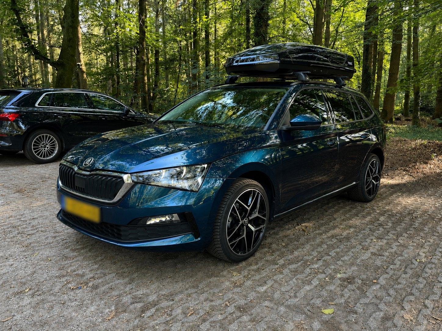 Thule  Touring 200 Dakkoffer te huur | 400L | vakantie, Ophalen, Zo goed als nieuw