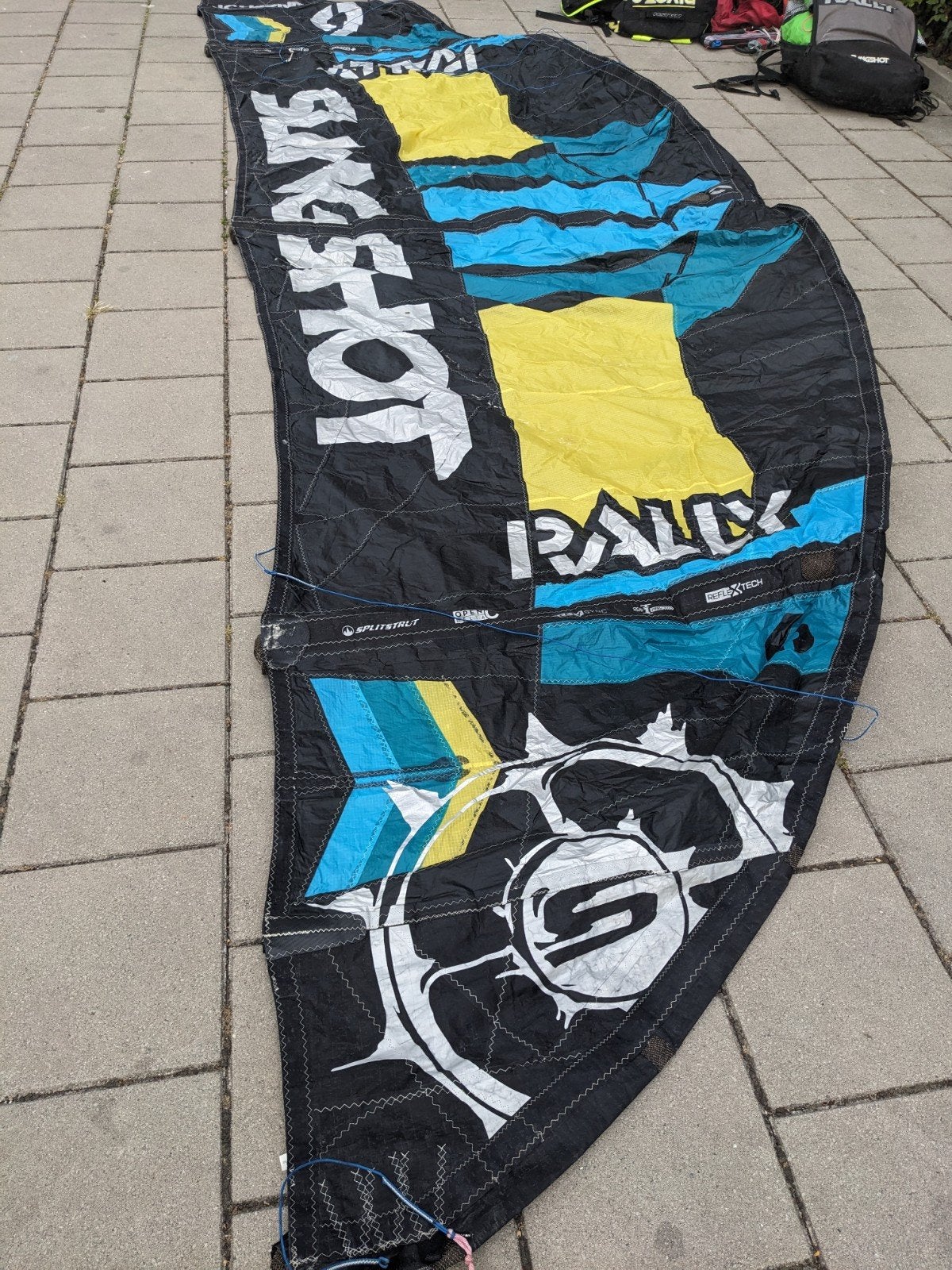 Twee kites, twee barren, twee pompen en één harnas te koop., Ophalen, Gebruikt, Bar, Geen board