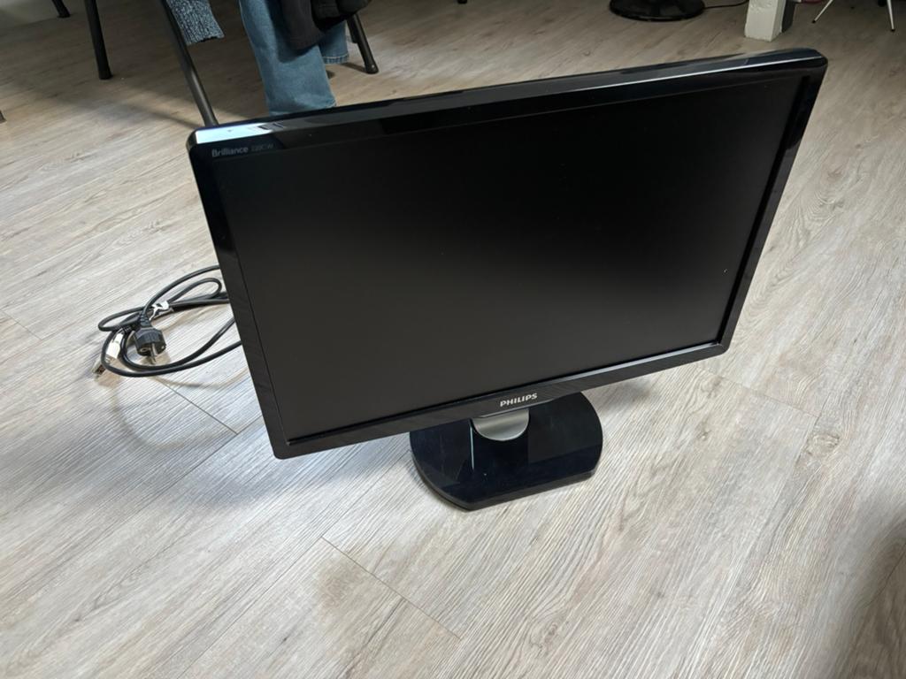 2x Philips Brilliance 220C 22 inch monitoren, Ophalen, IPS, DVI, 60 Hz of minder
