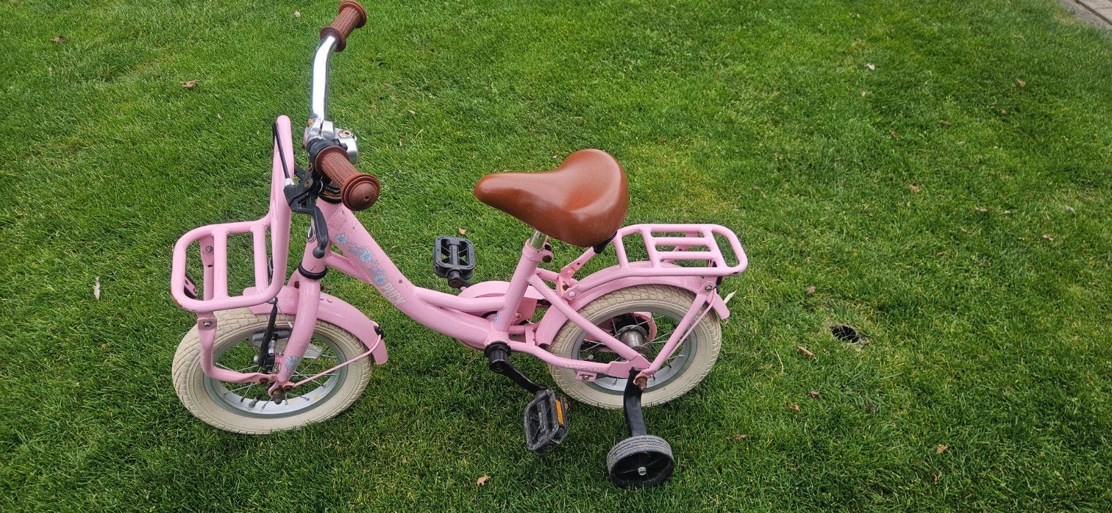 Roze kinderfiets met zijwieltjes en voordrager, Ophalen, Gebruikt, Minder dan 16 inch, Zijwieltjes