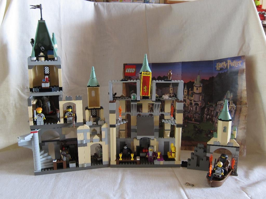 lego harry potter 4709 Hogwarts Castle {1st edition}, Ophalen of Verzenden, Zo goed als nieuw, Actiefiguurtje