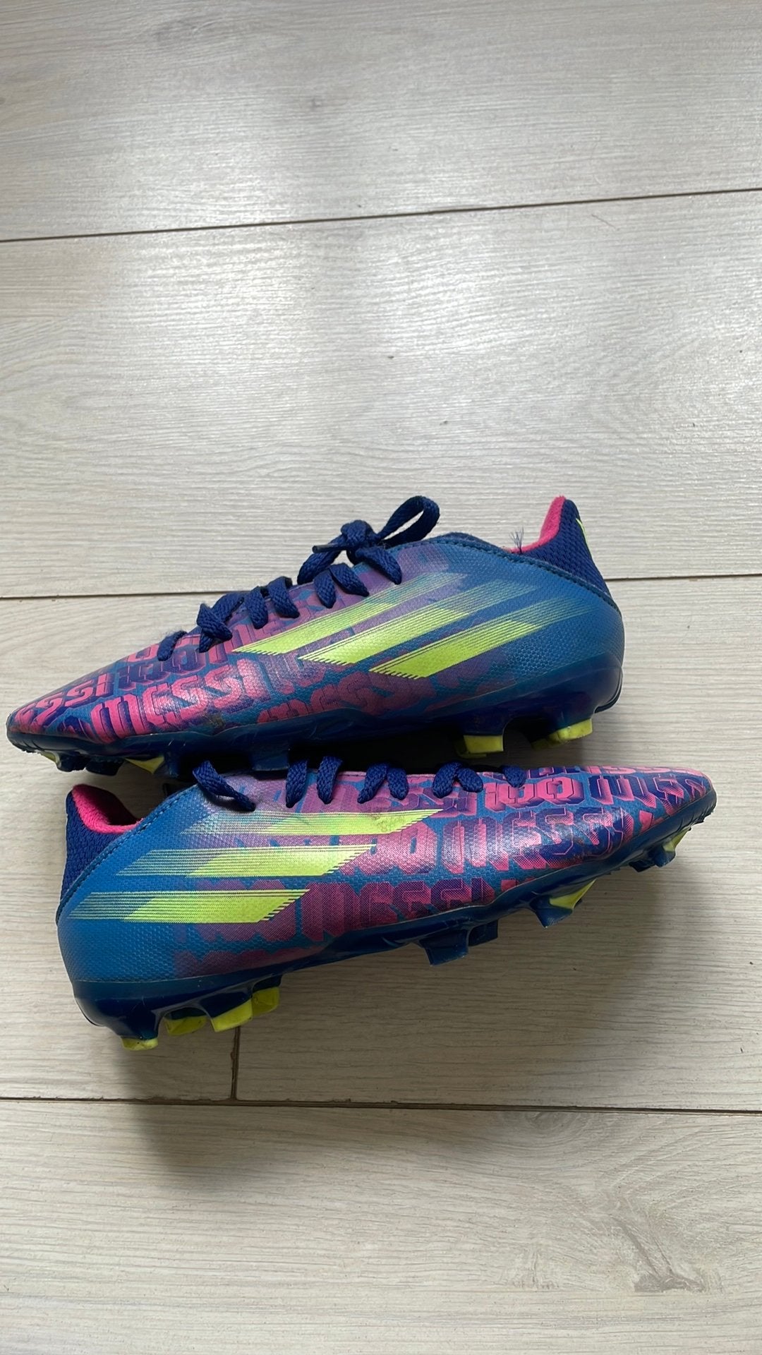 Messi 100, Adidas voetbalschoenen, maat 33, Ophalen of Verzenden, Gebruikt, Buitenlandse clubs, Overige typen