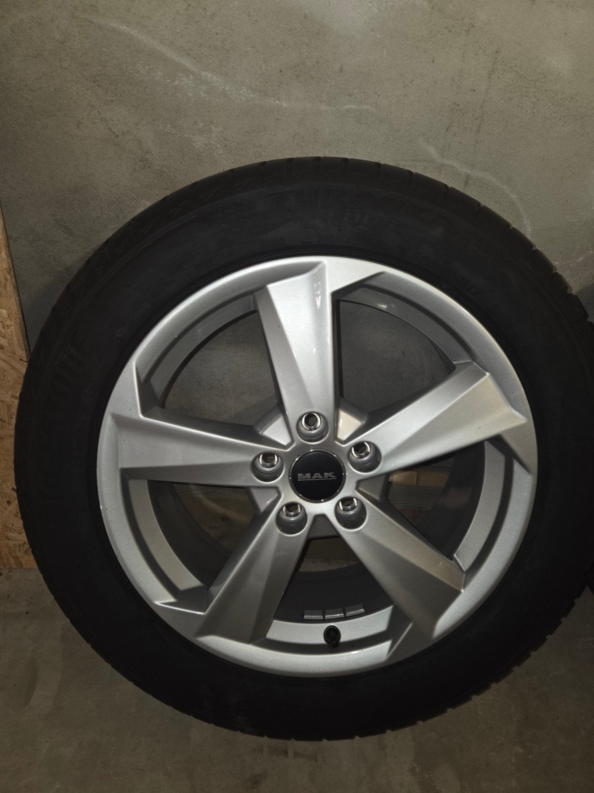 Set 17 inch velgen met Bridgestone zomerbanden Audi Q2, Auto-onderdelen, Ophalen, Banden en Velgen, 17 inch, Personenwagen