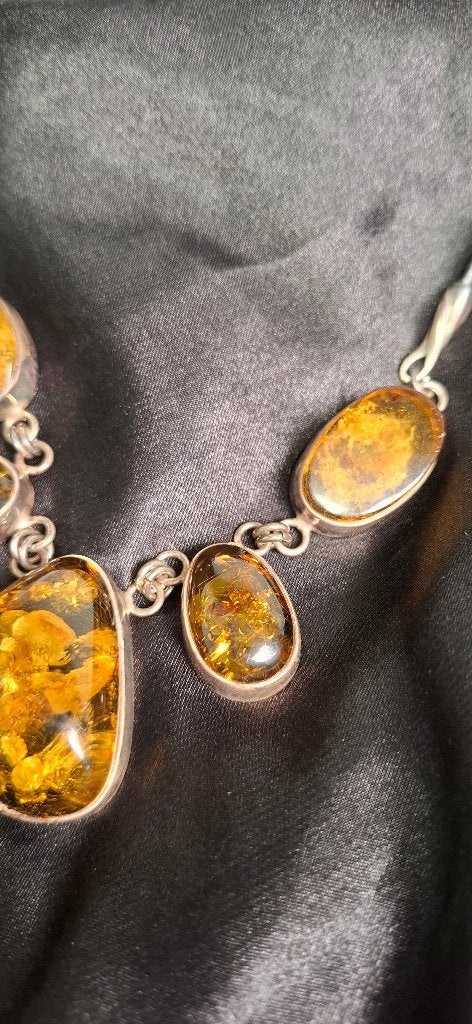collier 5 barnsteen cabochons zilverkleurig vintage, Ophalen of Verzenden, Overige materialen, Ketting