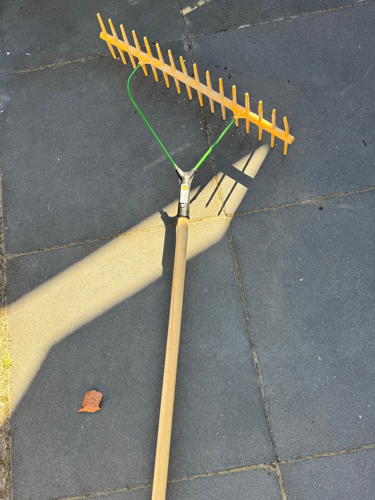 Hark met 16 tanden en 160 cm houten steel, Ophalen, Zo goed als nieuw, Hark