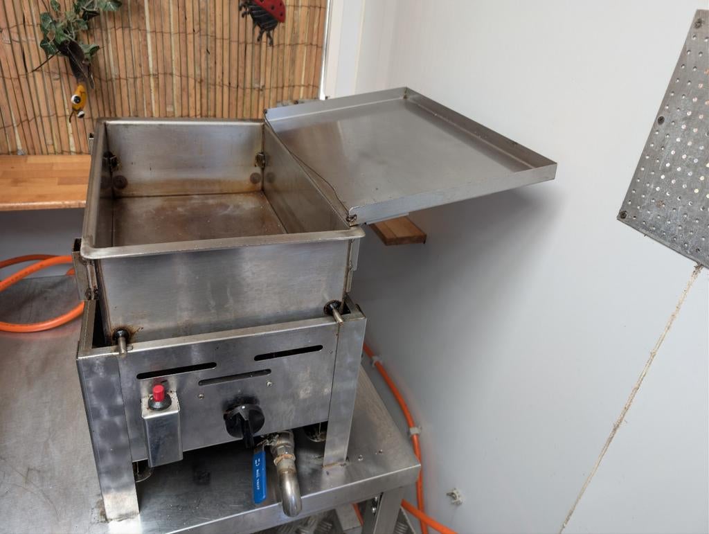 Te Koop Volledig Uitgeruste Foodtruck/Verkoopwagen, Ophalen