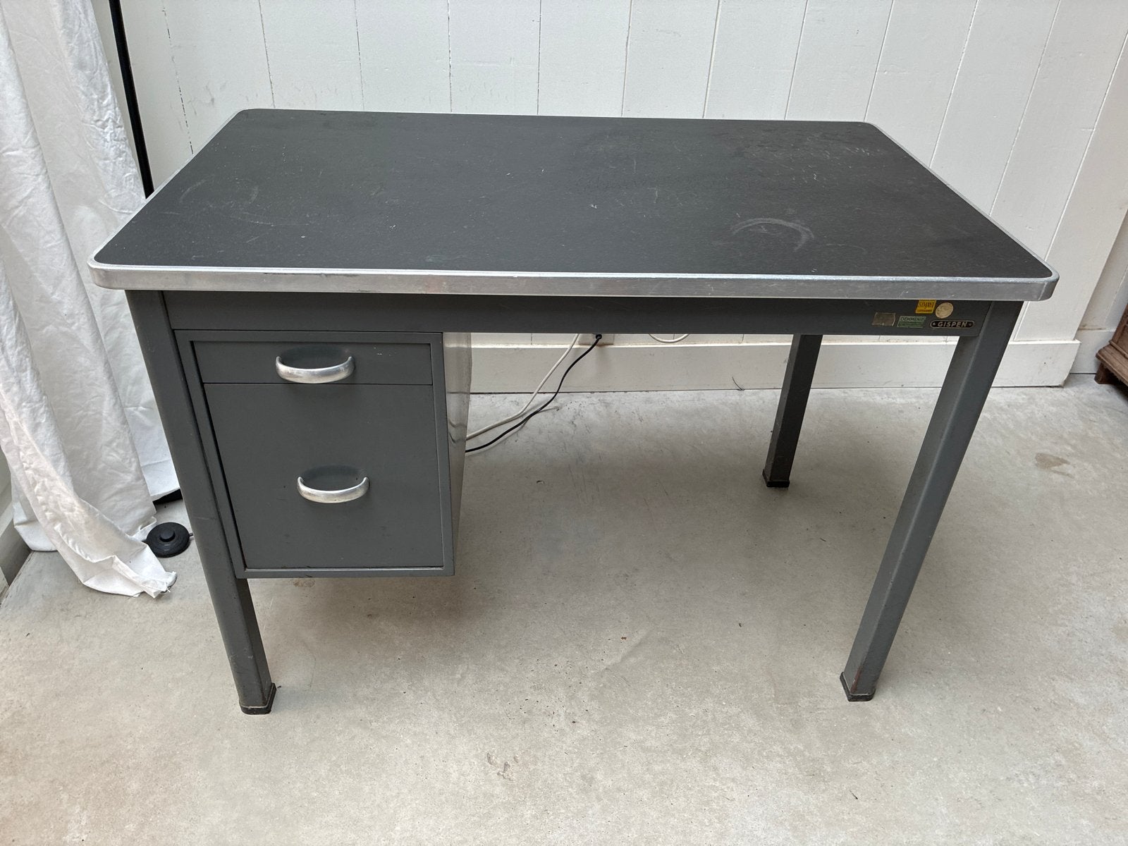 Vintage Gispen Bureau met Lades - Grijs Metaal, Ophalen, Gebruikt, Met lades, Metaal