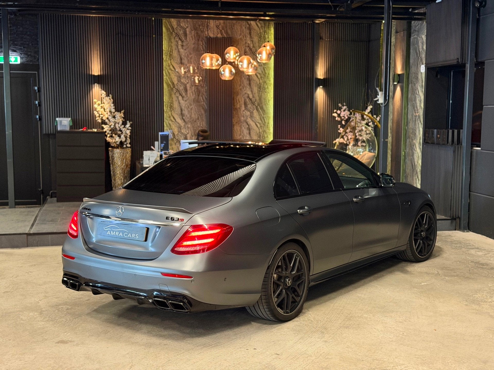 Mercedes-Benz E-klasse AMG 63 4MATIC Premium|PANO|MEMORY|FUL, Auto's, Automaat, Gebruikt, Bedrijf, Vierwielaandrijving