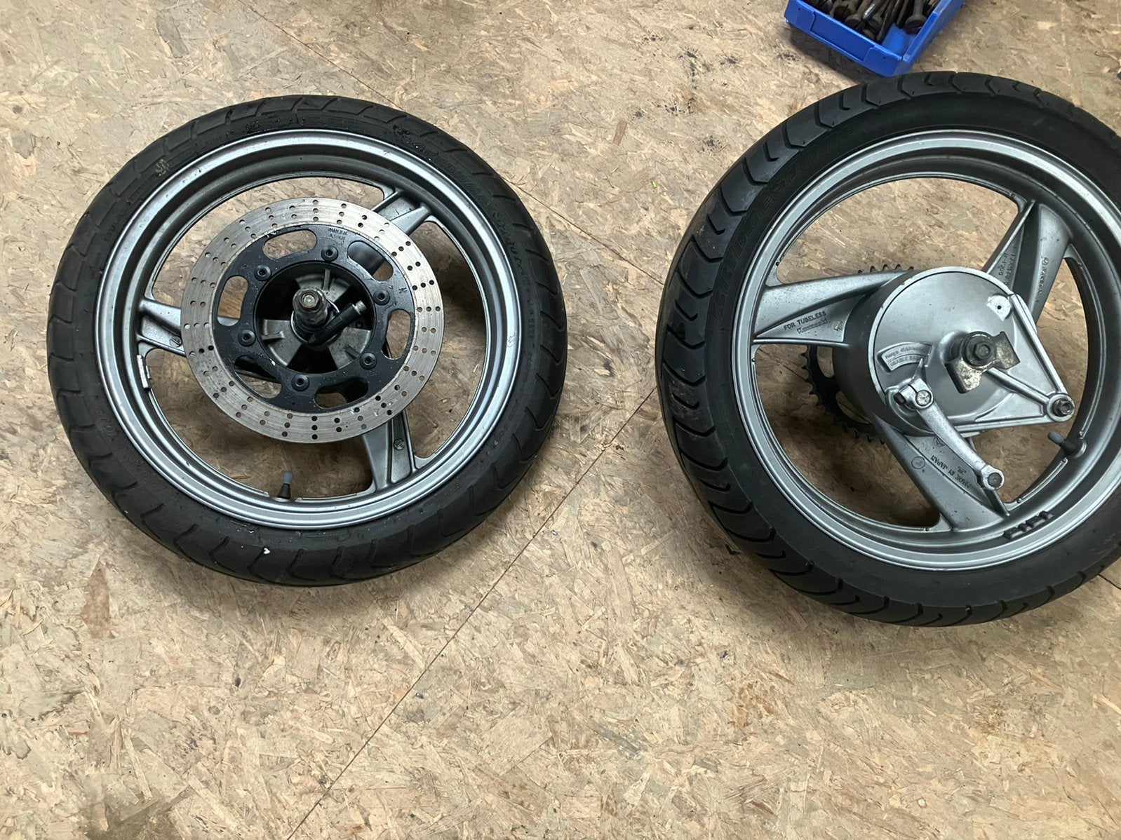 Set lichtmetalen wielen kawasaki banden remschijf tandwiel, Motoren, Ophalen, Gebruikt