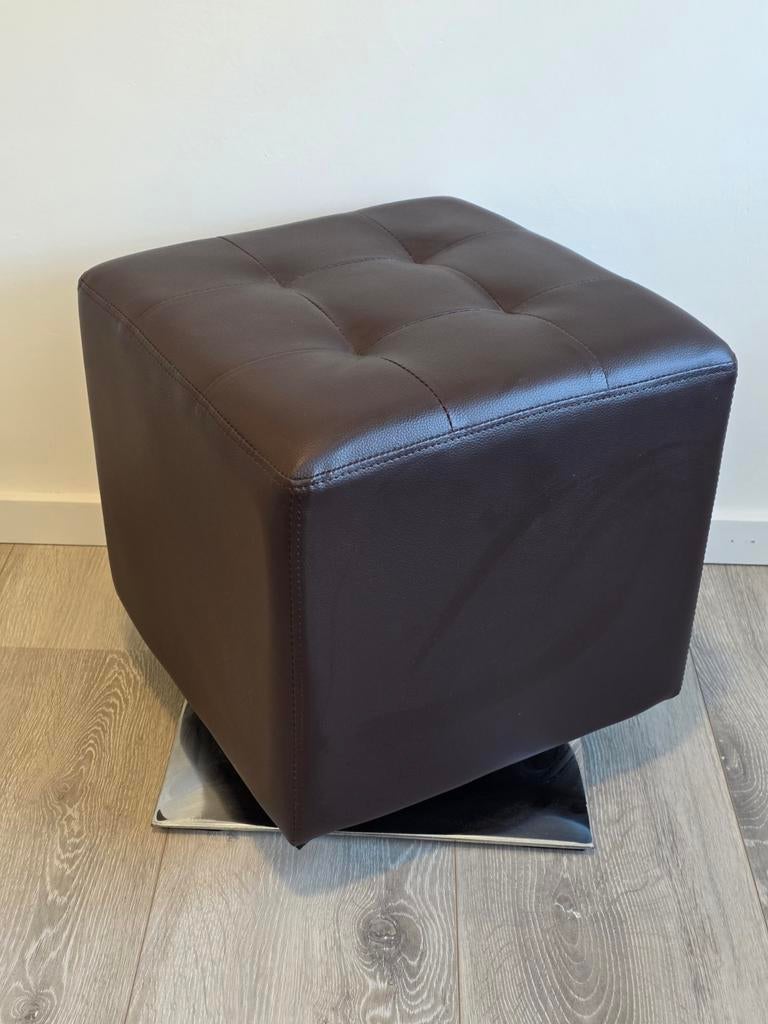 Bruine Poef, met Ijzeren onderkant, Minder dan 50 cm, Rond, Minder dan 50 cm, Ophalen of Verzenden