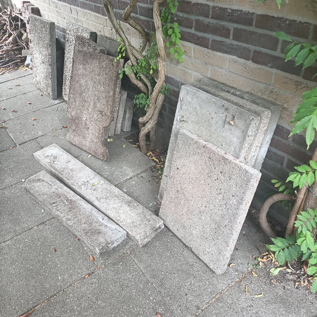 Set van grijze stoep-, betontegels en opsluitbanden., Tuin en Terras, Ophalen, Gebruikt, Minder dan 5 m², Beton