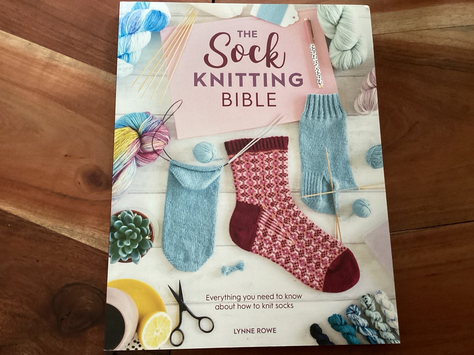 The Sock Knitting Bible - Lynne Rowe, Hobby en Vrije tijd, Breien en Haken, Ophalen of Verzenden, Zo goed als nieuw