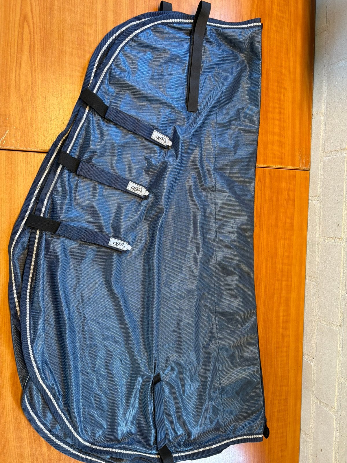 Losse vliegen hals nieuw, Full (L), QHP, Halsdeken, Nieuw