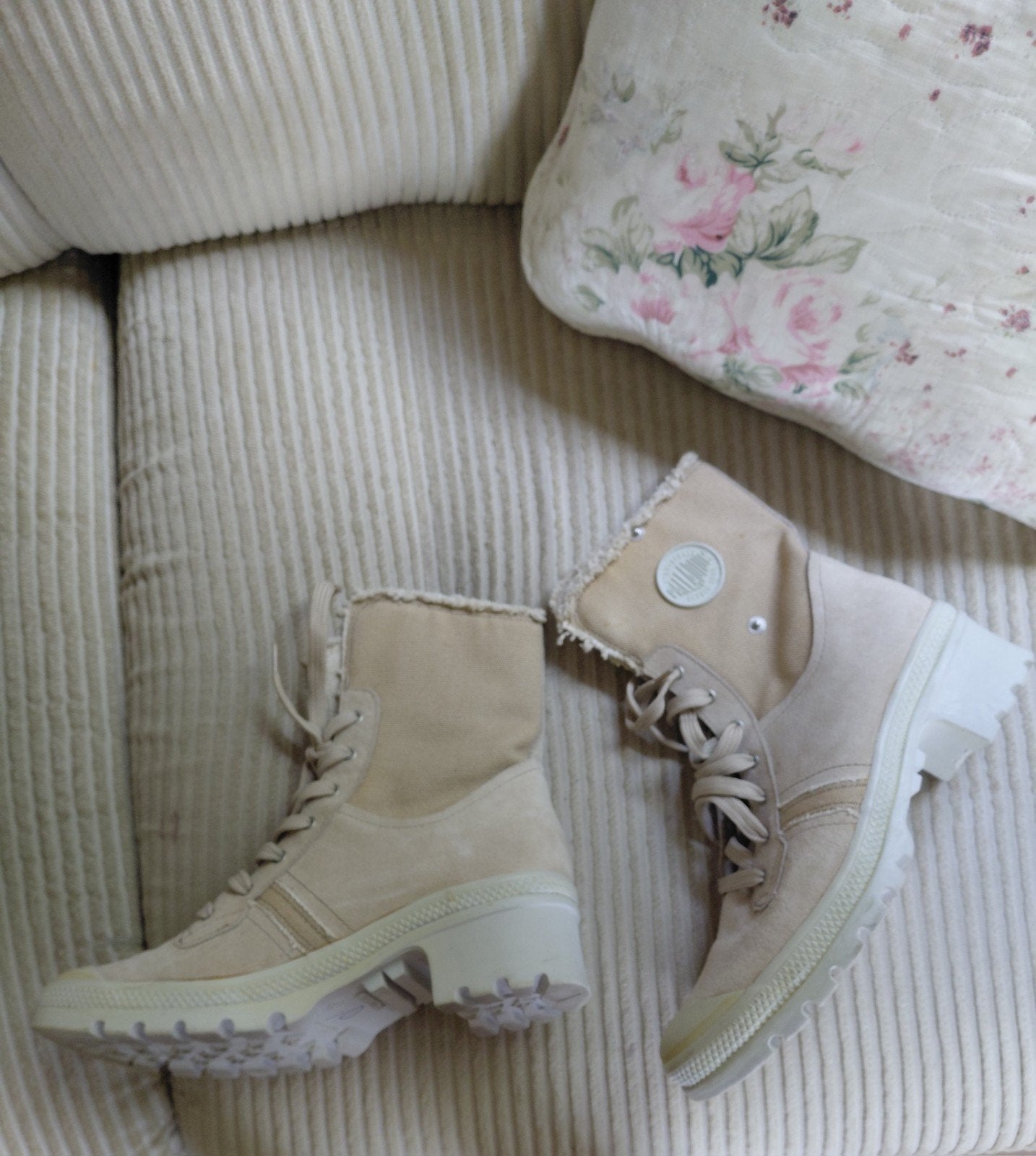 als nw stoere PALLADIUM dames laarsjes mt 39, Kleding | Dames, Schoenen, Beige, Lage of Enkellaarzen, Ophalen of Verzenden, Zo goed als nieuw