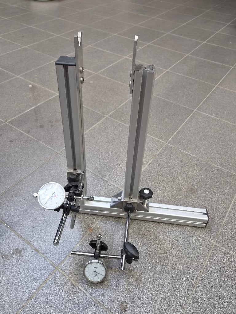 Wielrichter wielmontagestandaard met klokken nieuwstaat, Ophalen, Zo goed als nieuw