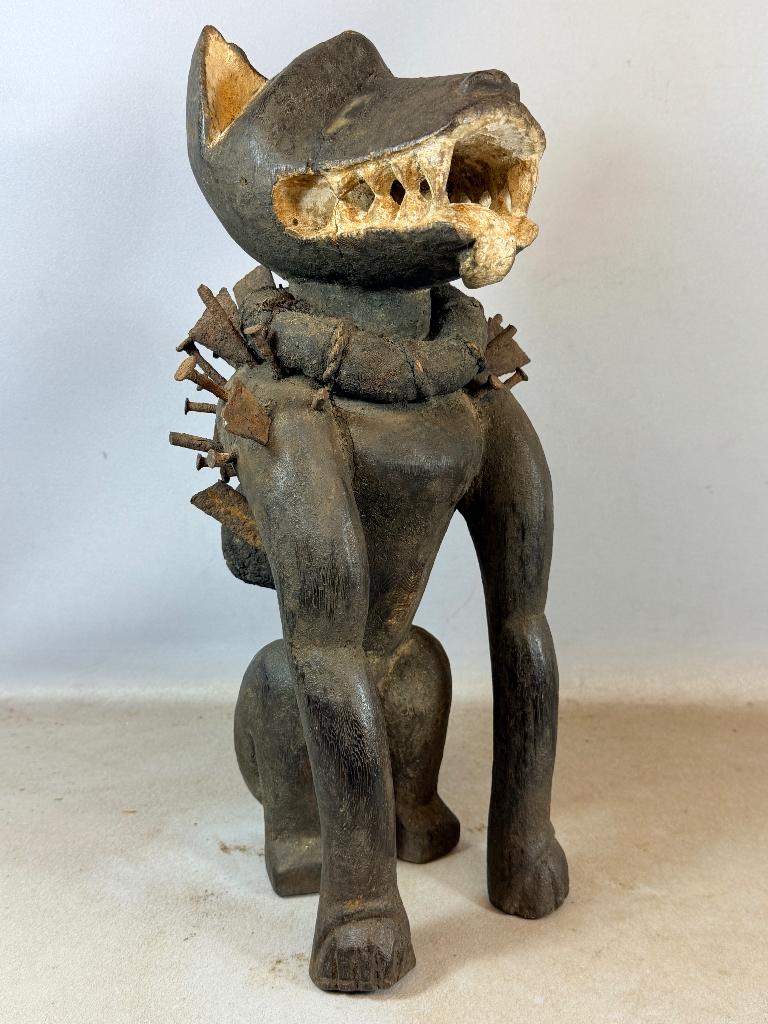 260502 Afrikaans Bakongo Nkisi Nkondi zittende hond - Congo., Ophalen of Verzenden