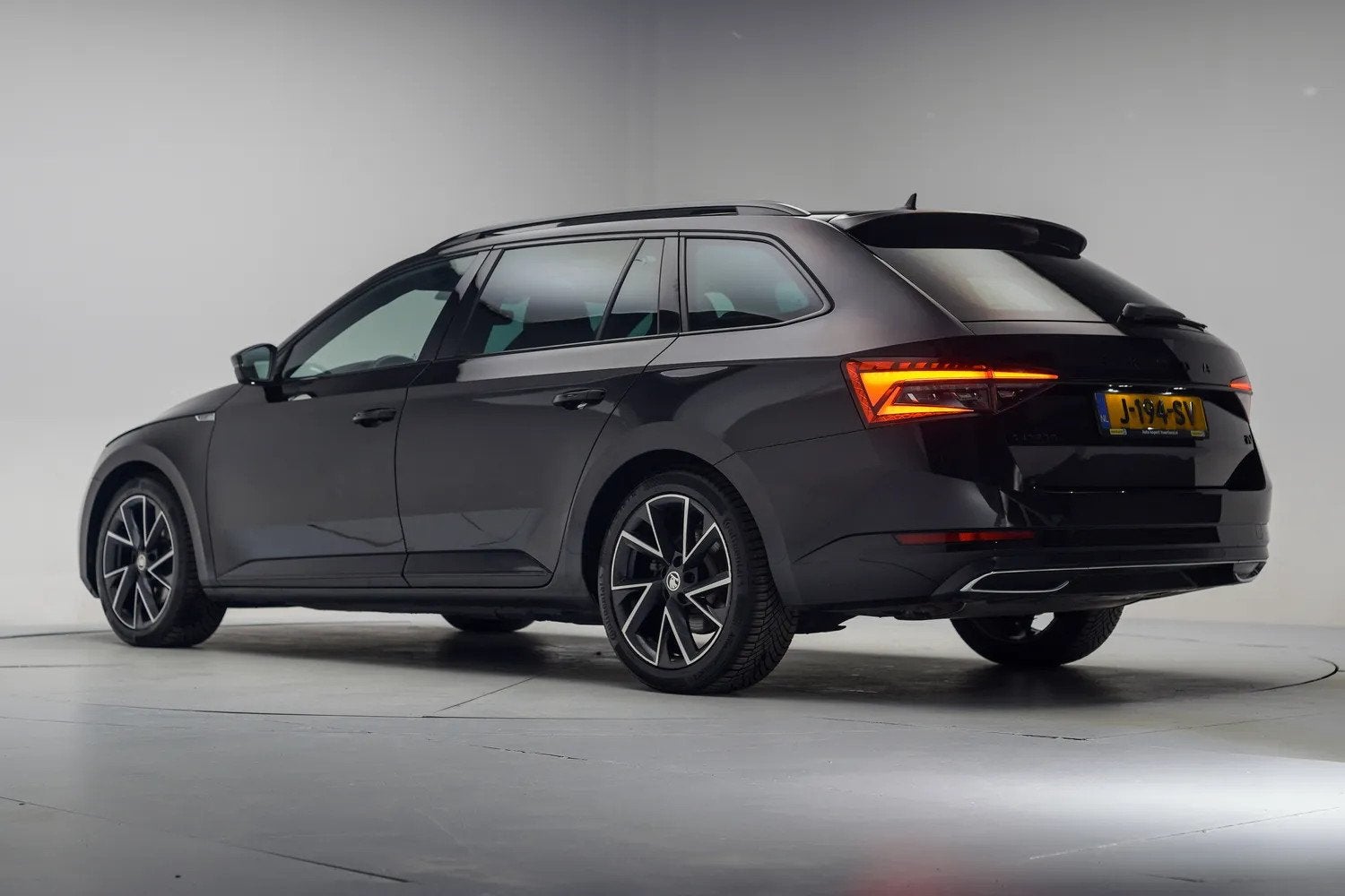 Skoda Superb Combi 1.4 TSI PHEV Sportline [ Virtual Panorama, Auto's, Automaat, Gebruikt, 4 cilinders, 218 pk
