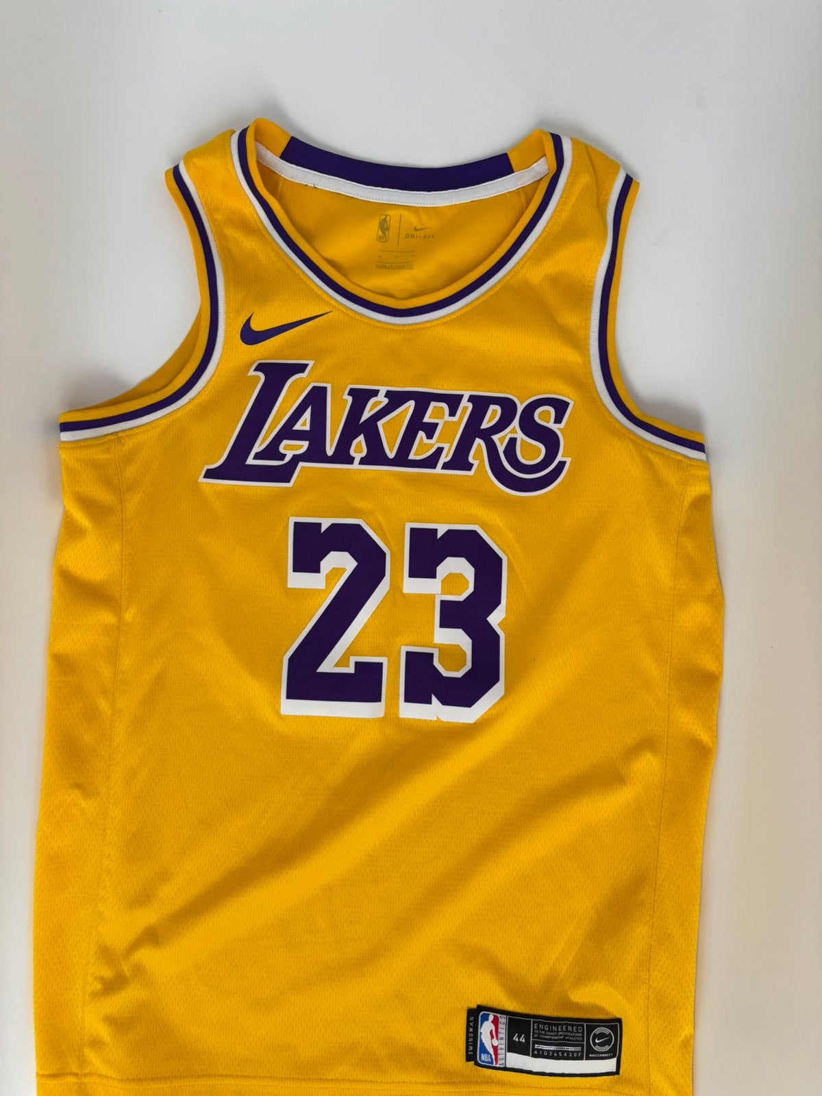 Lebron James jersey Los Angeles Lakers maat M (44), Maat 48/50 (M), Geel, Ophalen of Verzenden, Zo goed als nieuw