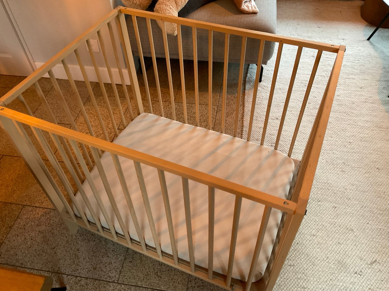 Box met boxkleed, verstelbaar in 2 standen, Ophalen, Zo goed als nieuw, Rechthoekig, In hoogte verstelbaar